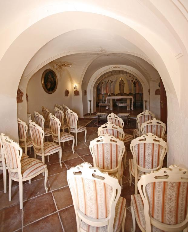 Отель Castello D'Abruzzo Рипа-Театина Экстерьер фото